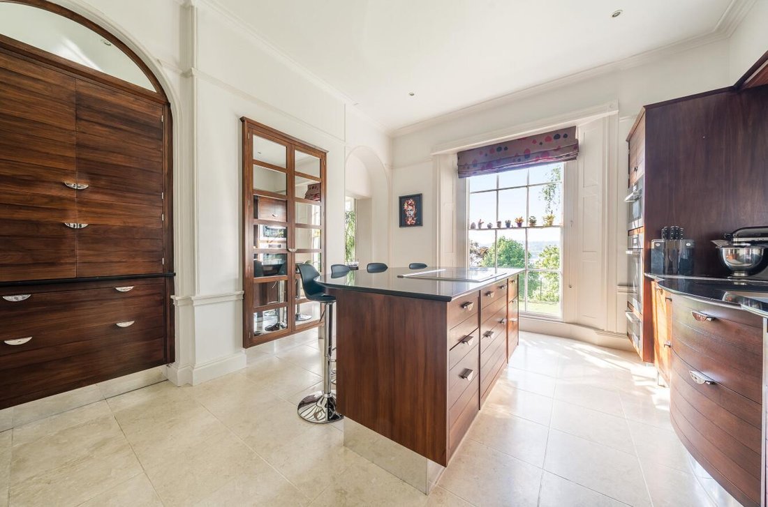Townhouse in Troy Town, Chatham, England 2 - 15793404