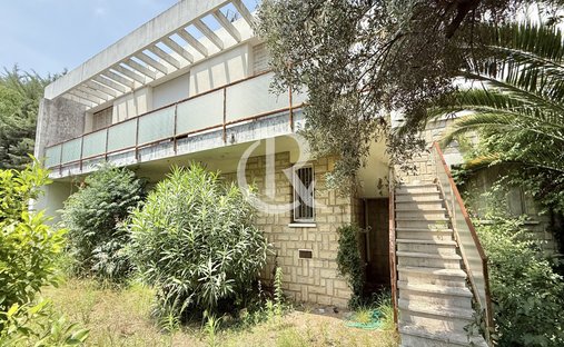 Villa in Hyeres, Provence-Alpes-Côte d'Azur, France 1