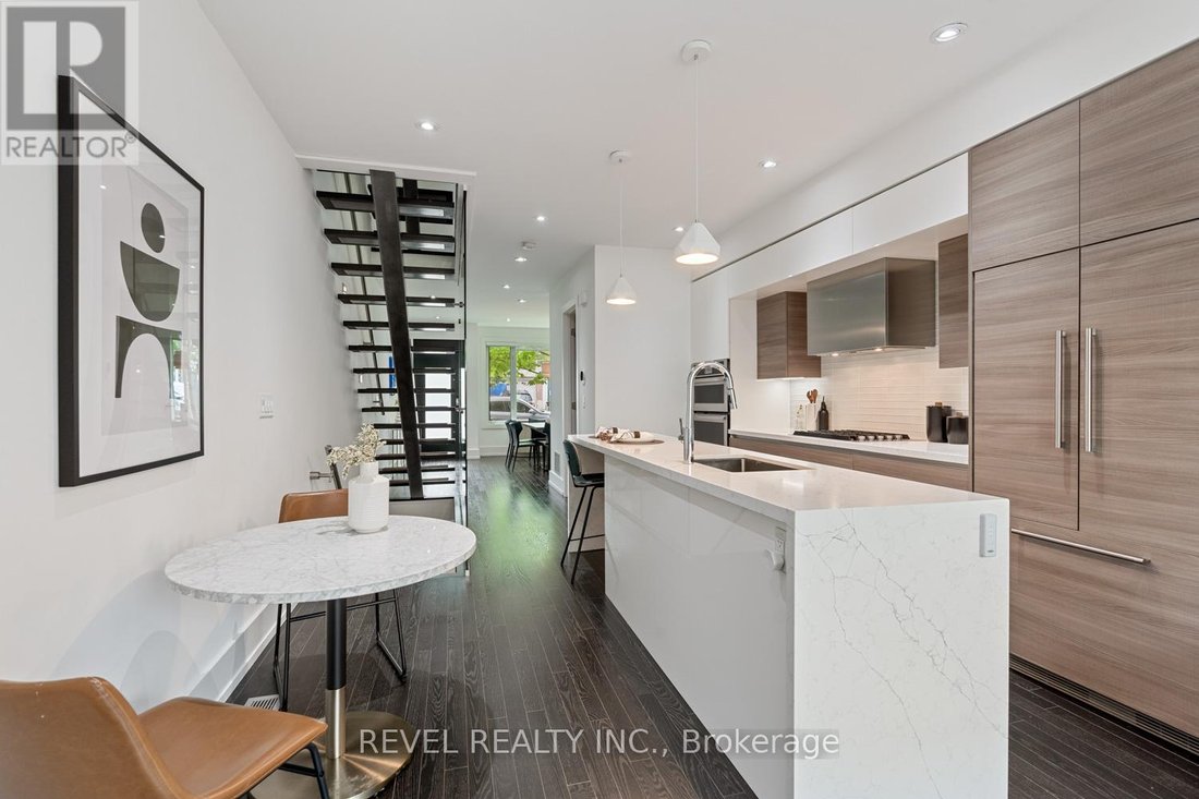 House in Toronto, Ontario, Canada 4 - 15794005