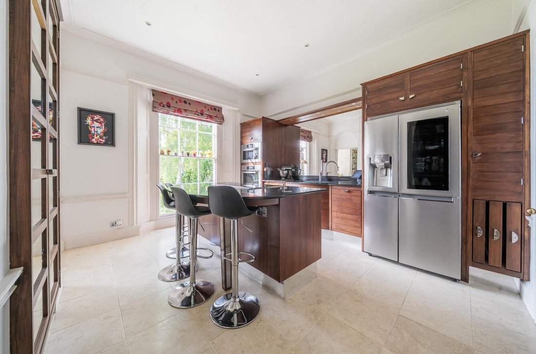 Townhouse in Troy Town, Chatham, England 3 - 15793404