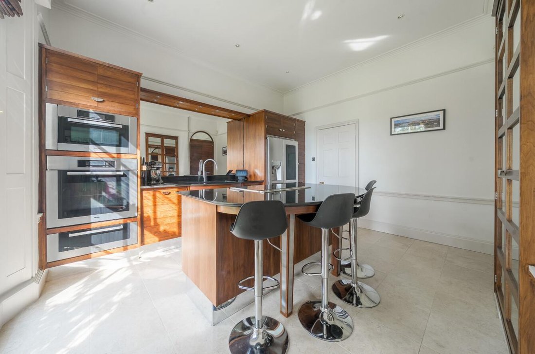 Townhouse in Troy Town, Chatham, England 4 - 15793404
