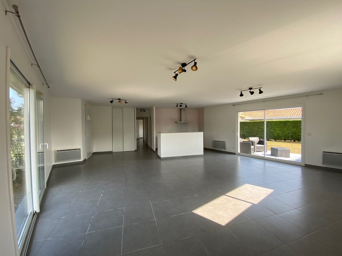 Villa in Ares, Nouvelle-Aquitaine, France 2 - 15796065