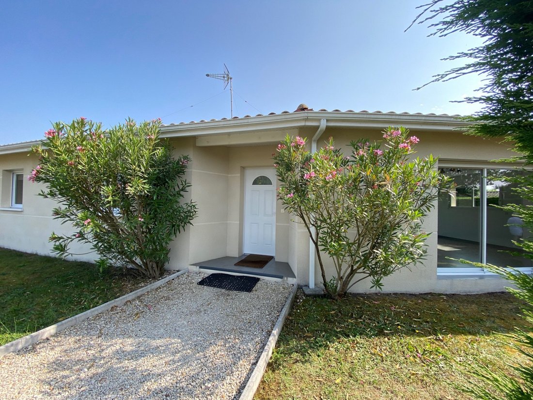 Villa in Ares, Nouvelle-Aquitaine, France 1 - 15796065