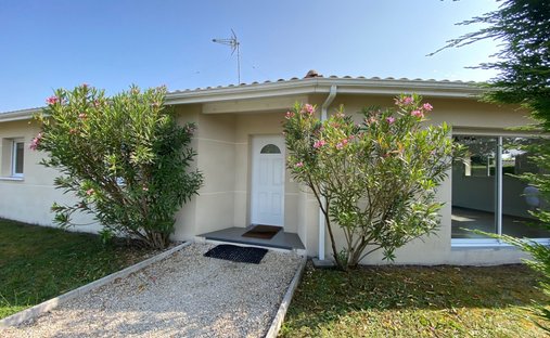 Villa in Ares, Nouvelle-Aquitaine, France 1