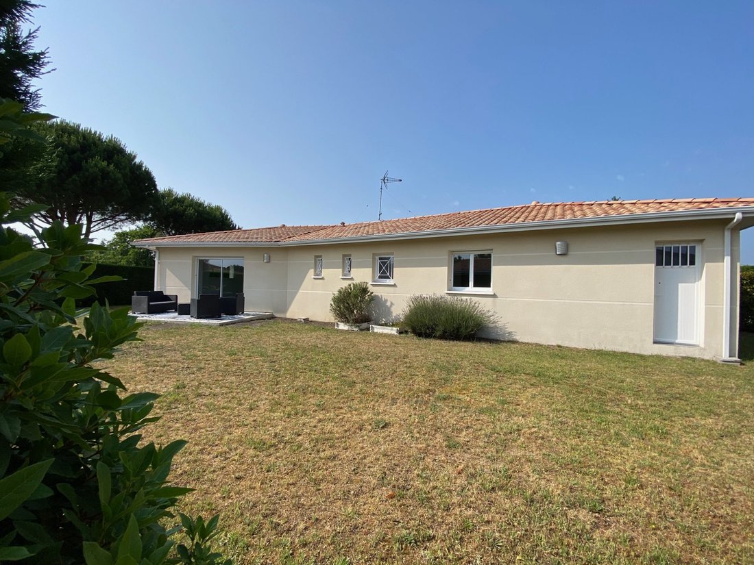 Villa in Ares, Nouvelle-Aquitaine, France 3 - 15796065