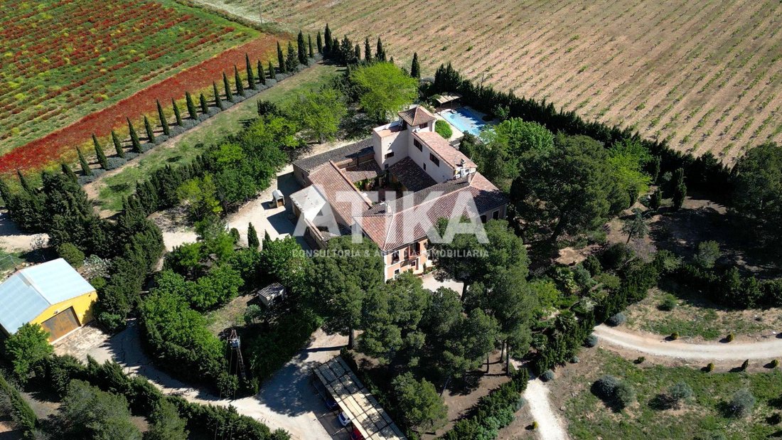 Villa in Fontanars dels Alforins, Valencian Community, Spain 2 - 15796269