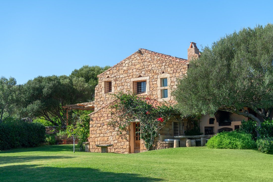 Estate in San Pantaleo, Olbia, Italy 3 - 15173189