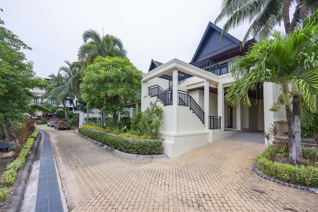 Villa in Choeng Thale, Phuket, Thailand 1 - 15799899