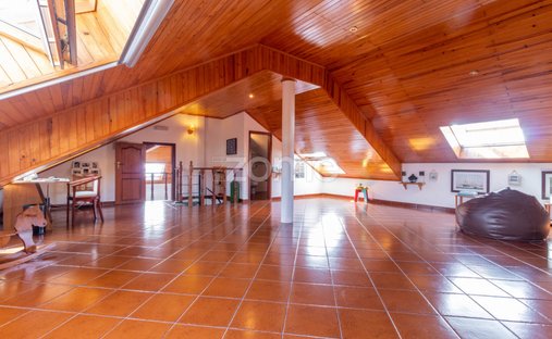 House in Santo António dos Cavaleiros, Lisbon, Portugal 1