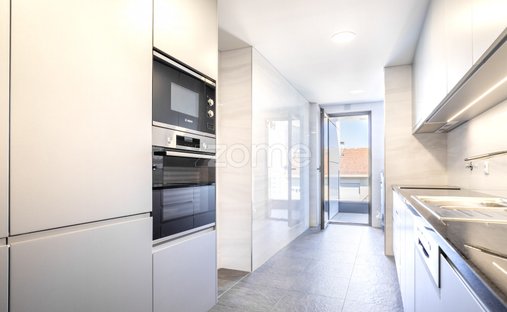 Apartment in Cedofeita, Santo Ildefonso, Se, Miragaia, Sao Nicolau e Vitoria, Porto District, Portugal 1