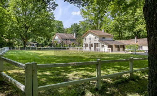 House in Poigny-la-Forêt, Ile-de-France, France 1