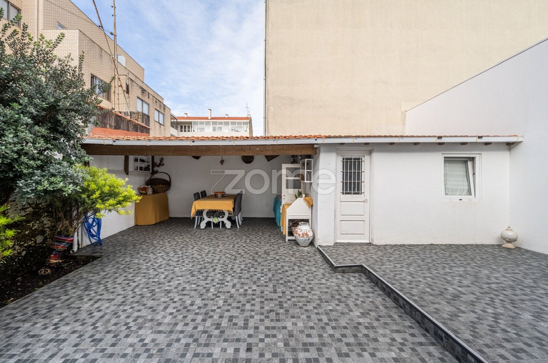 House in Espinho, Aveiro District, Portugal 1 - 15259438
