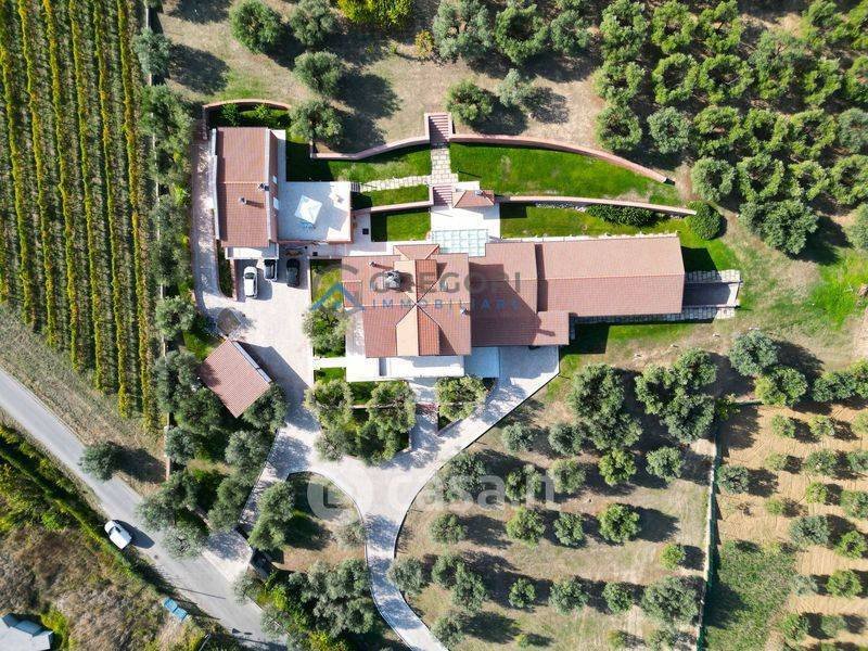 Villa in Mosciano Sant'Angelo, Abruzzo, Italy 1 - 15799104