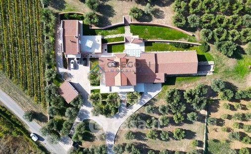 Villa in Mosciano Sant'Angelo, Abruzzo, Italy 1