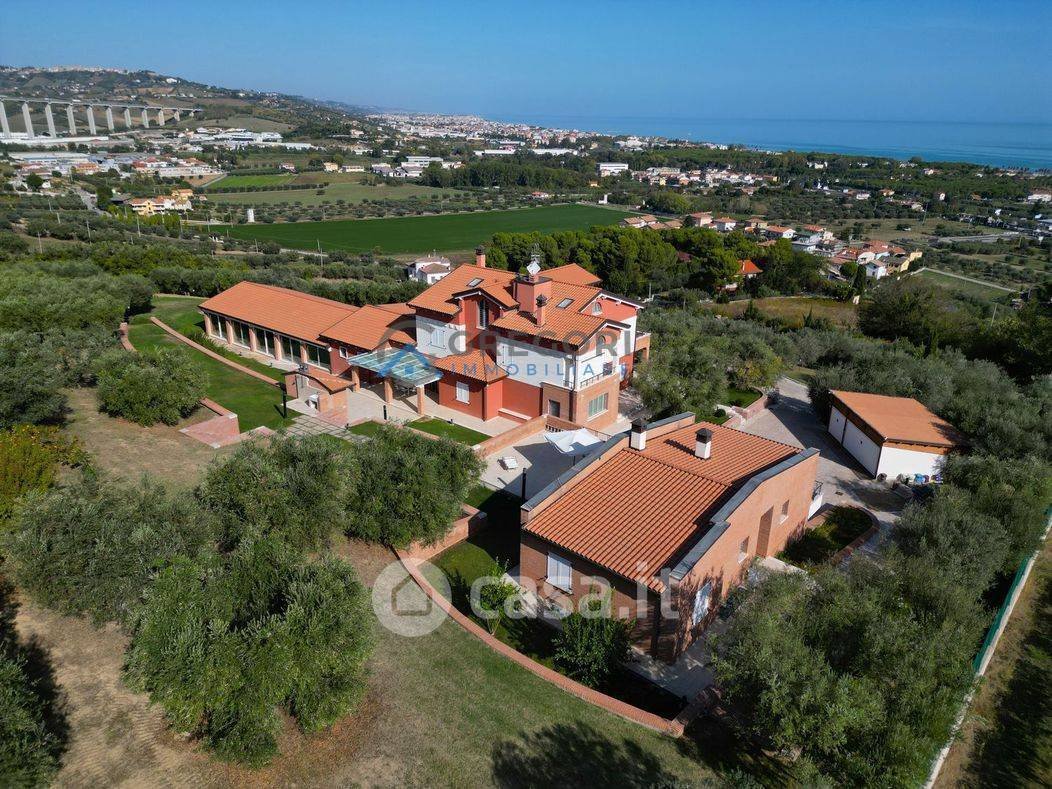 Villa in Mosciano Sant'Angelo, Abruzzo, Italy 2 - 15799104