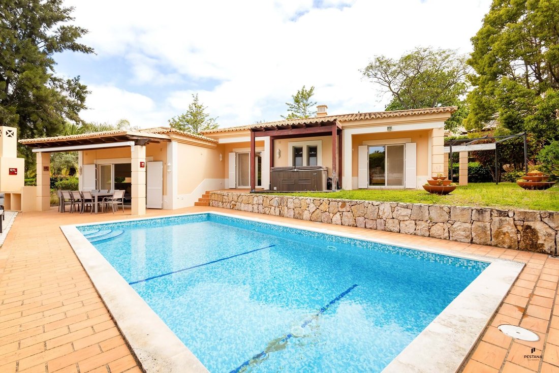 Villa in Carvoeiro, Algarve, Portugal 1 - 15797757