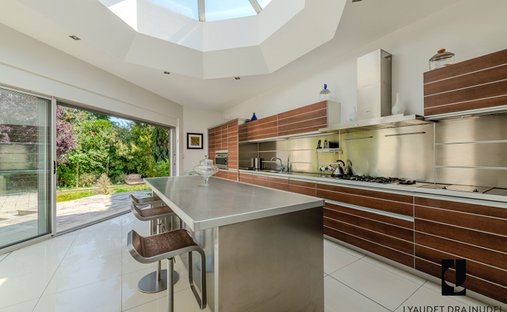 Villa in Le Centre-Centre Ville, Roanne, France 1