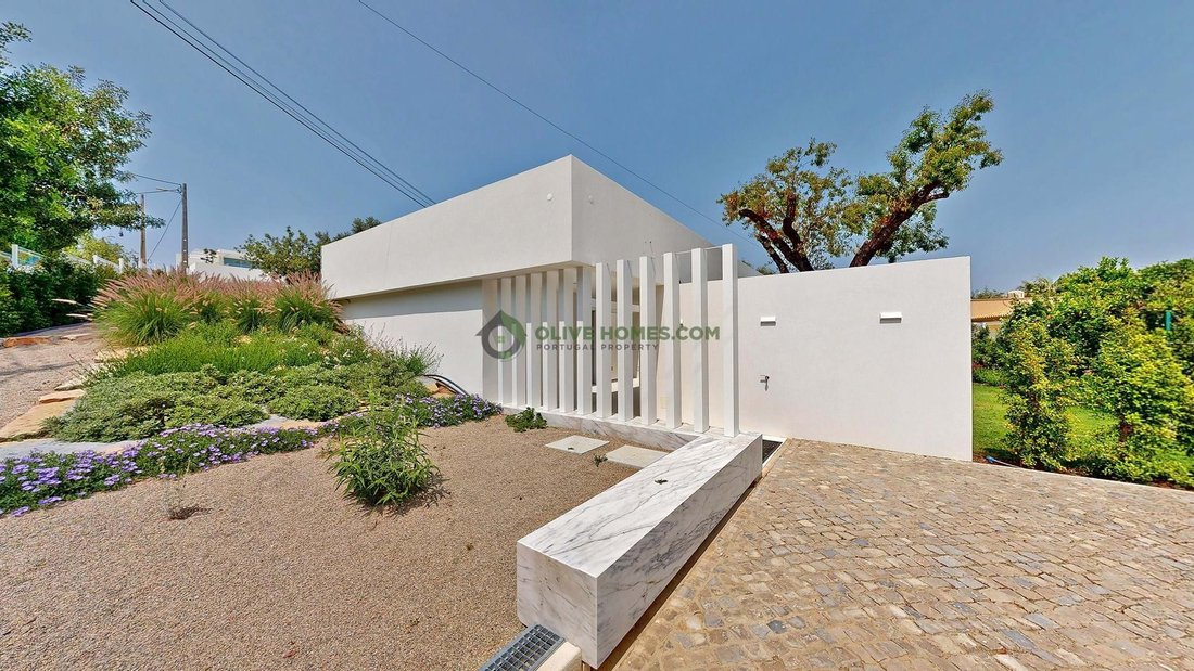 Villa in Loule (Sao Clemente), Algarve, Portugal 1 - 15804218