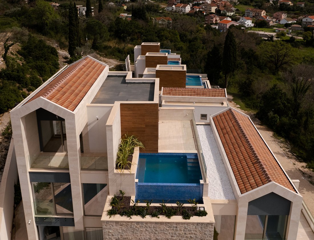 Villa in Donja Lastva, Tivat Municipality, Montenegro 3 - 15800731