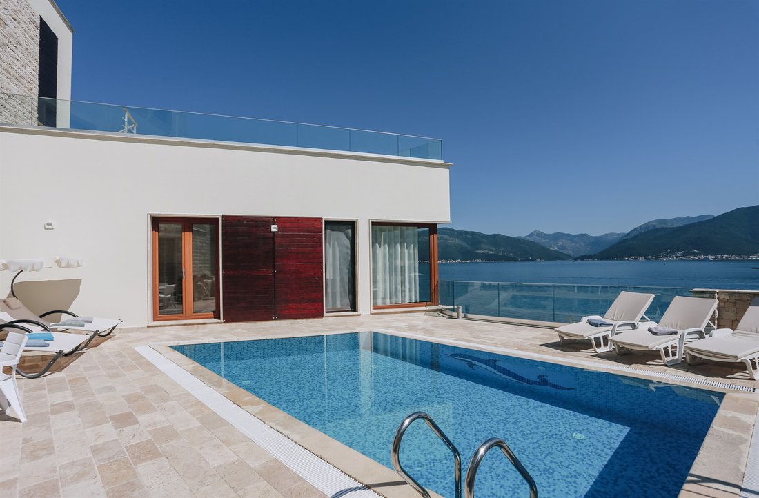 Villa in Tivat, Tivat Municipality, Montenegro 3 - 15800719