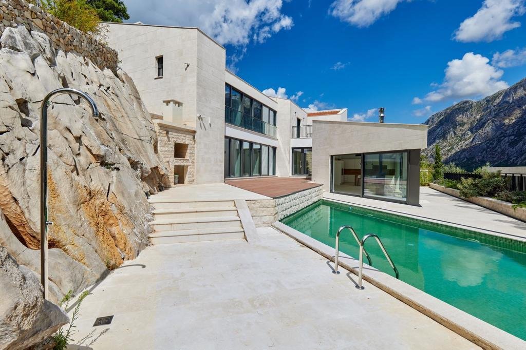 Villa in Kotor, Kotor Municipality, Montenegro 3 - 15800662