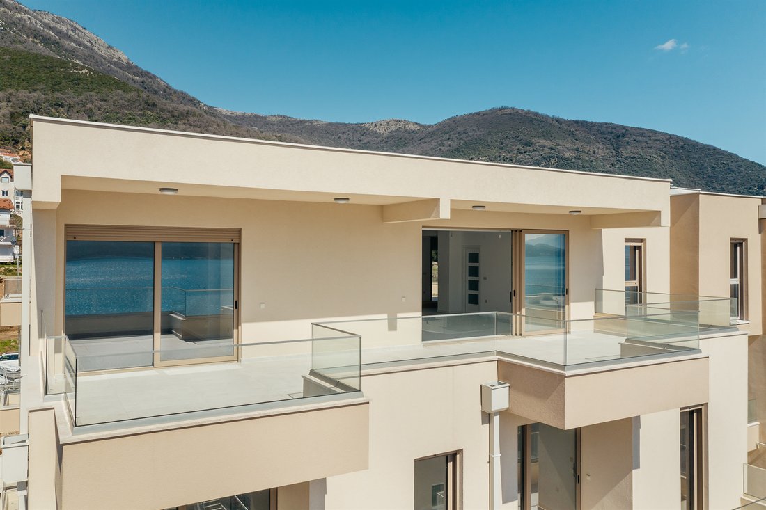 Apartment in Baošići, Herceg Novi Municipality, Montenegro 3 - 15800737