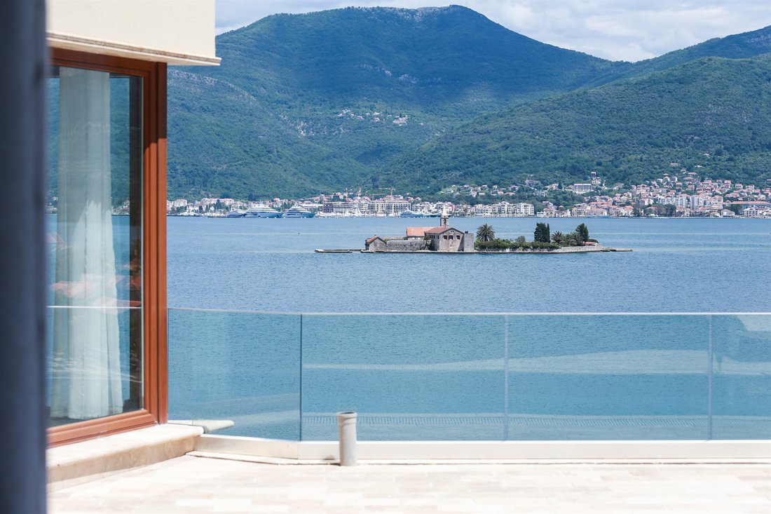 Villa in Tivat, Tivat Municipality, Montenegro 1 - 15800719