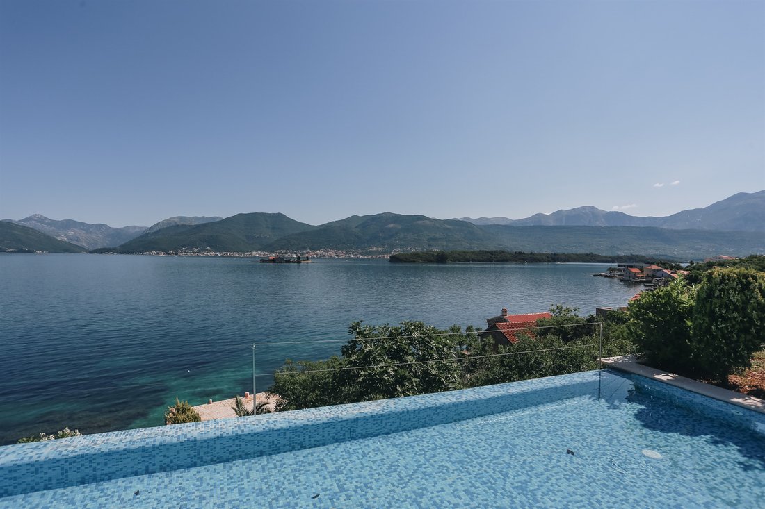 Villa in Tivat, Tivat Municipality, Montenegro 4 - 15800719