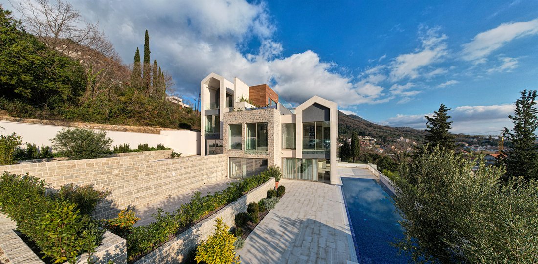 Villa in Donja Lastva, Tivat Municipality, Montenegro 4 - 15800731
