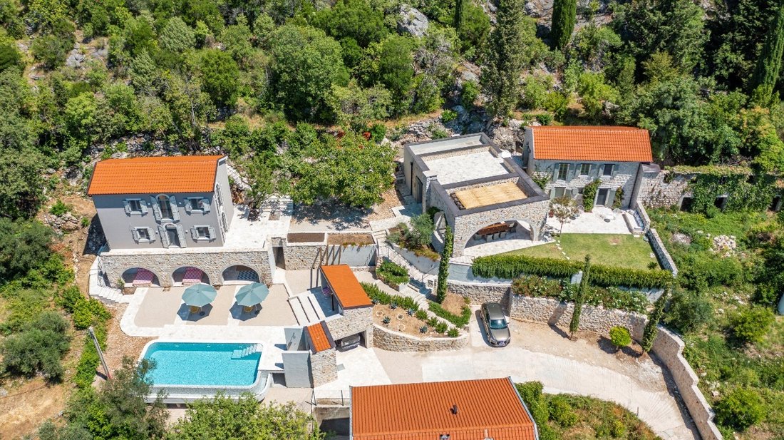Villa in Herceg Novi, Herceg Novi Municipality, Montenegro 2 - 15800705