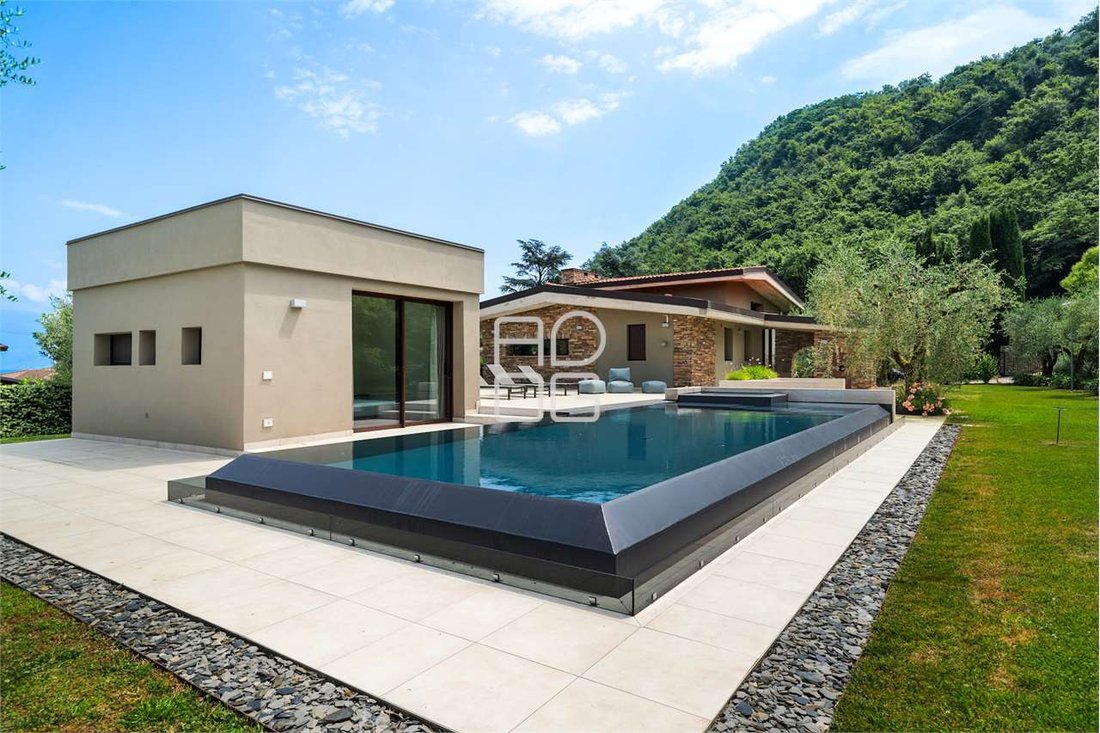 Villa in Manerba del Garda, Lombardy, Italy 3 - 15805123