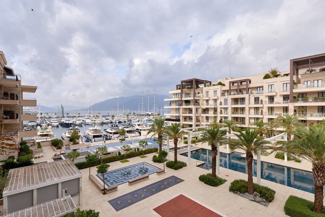 Apartment in Tivat, Tivat Municipality, Montenegro 1 - 15800696