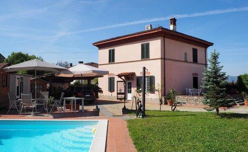 Villa in Capannori, Tuscany, Italy 1