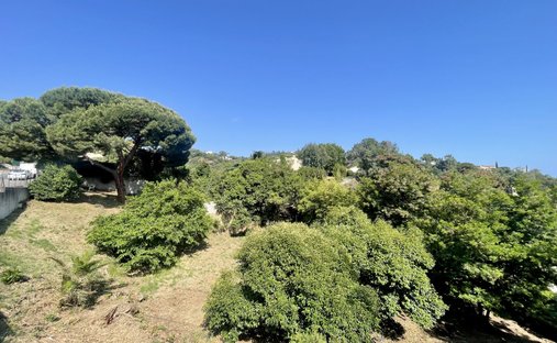 Land in Cannes, Provence-Alpes-Côte d'Azur, France 1