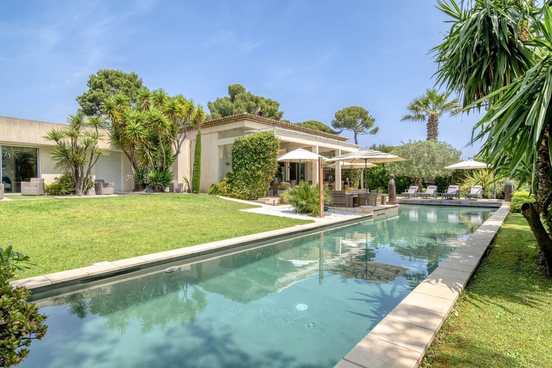 Villa in Antibes, Provence-Alpes-Côte d'Azur, France 3 - 12239202