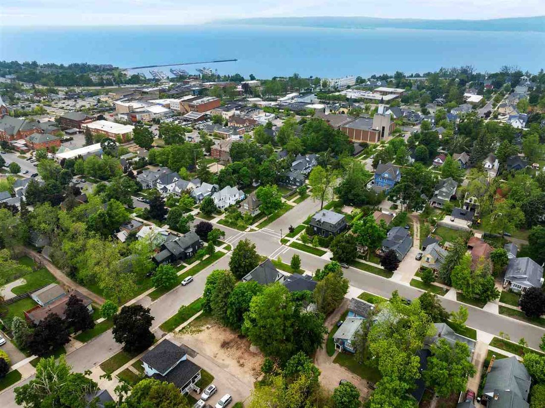House in Petoskey, Michigan, United States 2 - 15803452