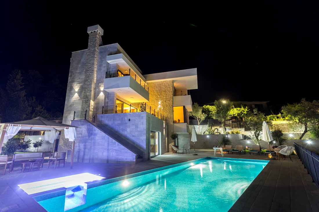 Villa in Đenovići, Herceg Novi Municipality, Montenegro 1 - 15800735