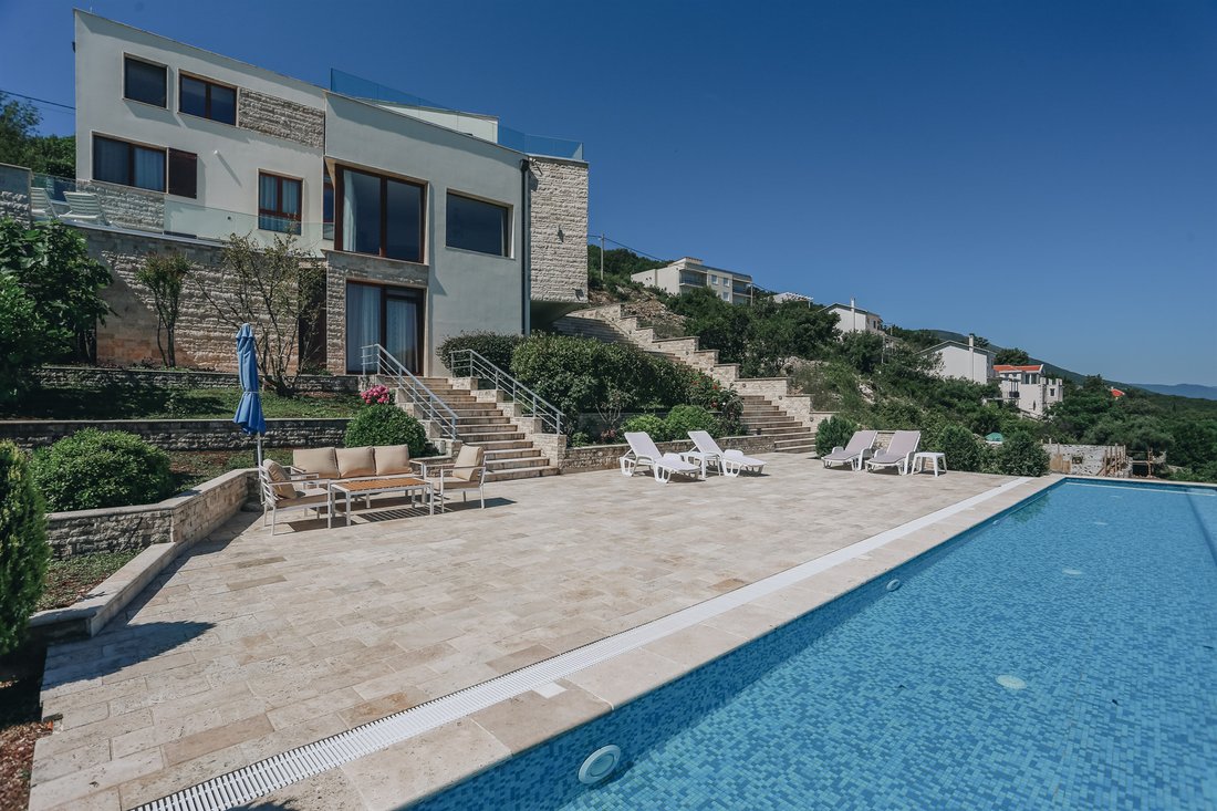 Villa in Tivat, Tivat Municipality, Montenegro 5 - 15800719