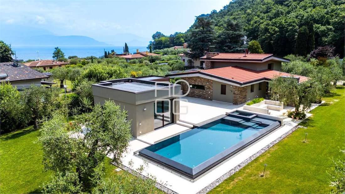 Villa in Manerba del Garda, Lombardy, Italy 1 - 15805123