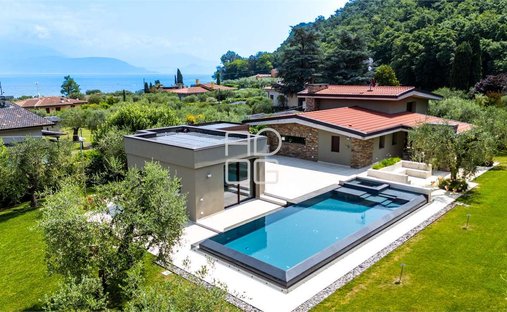 Villa in Manerba del Garda, Lombardy, Italy 1