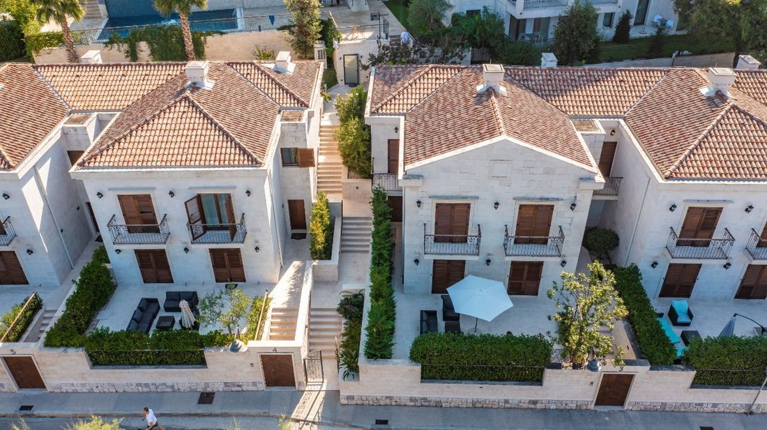 Villa in Dobrota, Kotor Municipality, Montenegro 3 - 15800724