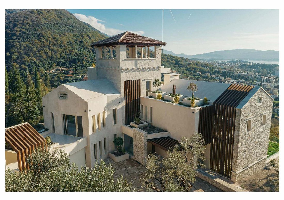 Villa in Donja Lastva, Tivat Municipality, Montenegro 1 - 15800722