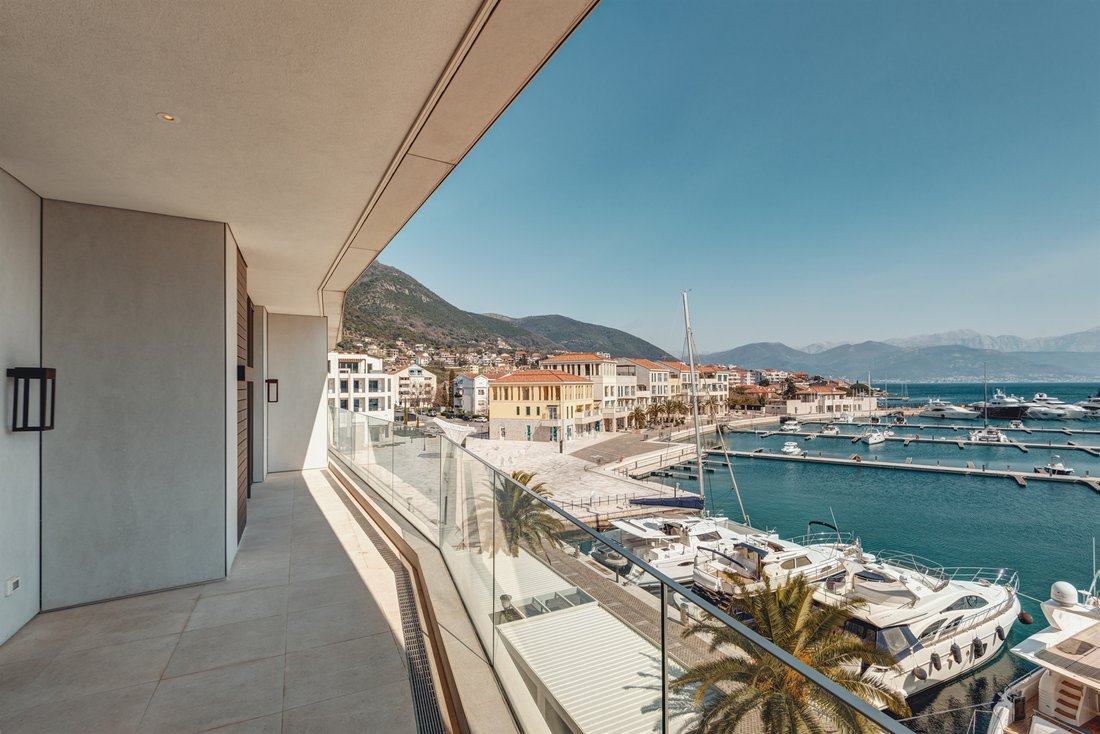 Apartment in Herceg Novi, Herceg Novi Municipality, Montenegro 1 - 15800716