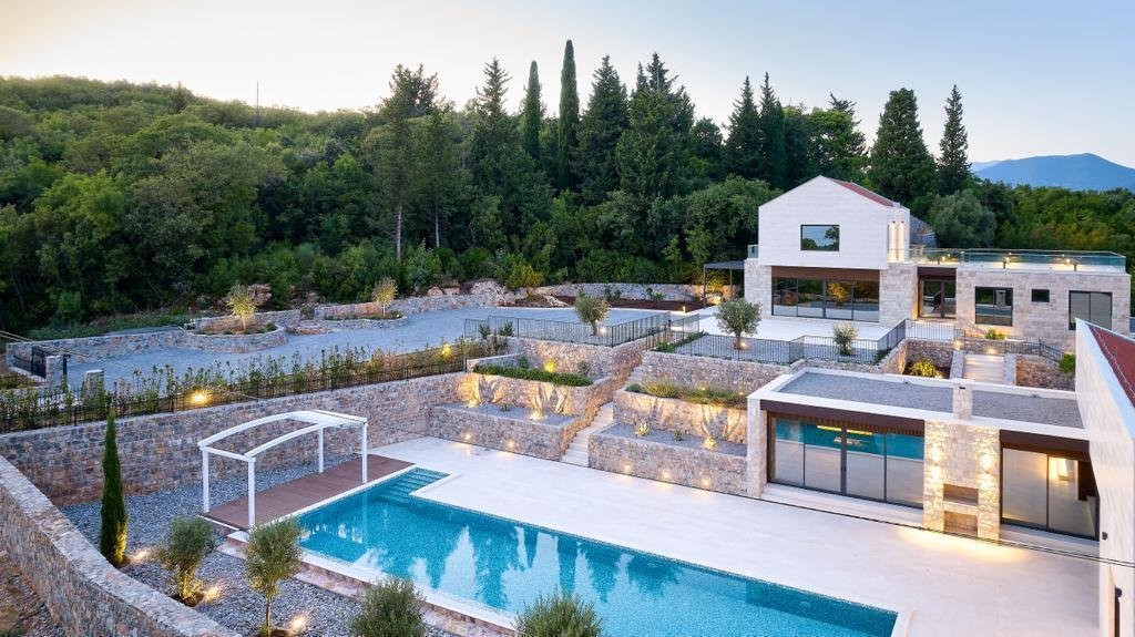 Villa in Đuraševići, Tivat Municipality, Montenegro 1 - 15800648