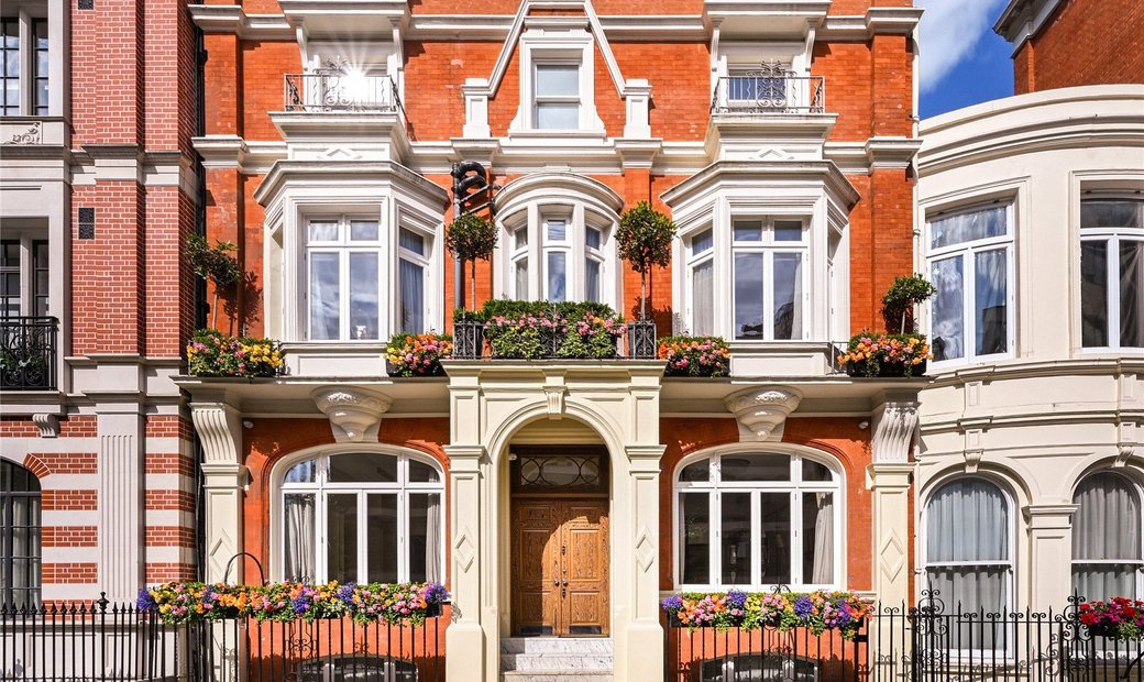 Chesterfield Armchair, United Kingdom, 1920s For Sale At