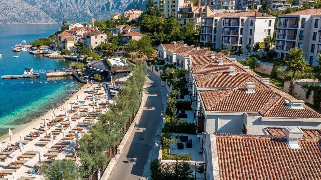 Villa in Dobrota, Kotor Municipality, Montenegro 5 - 15800724