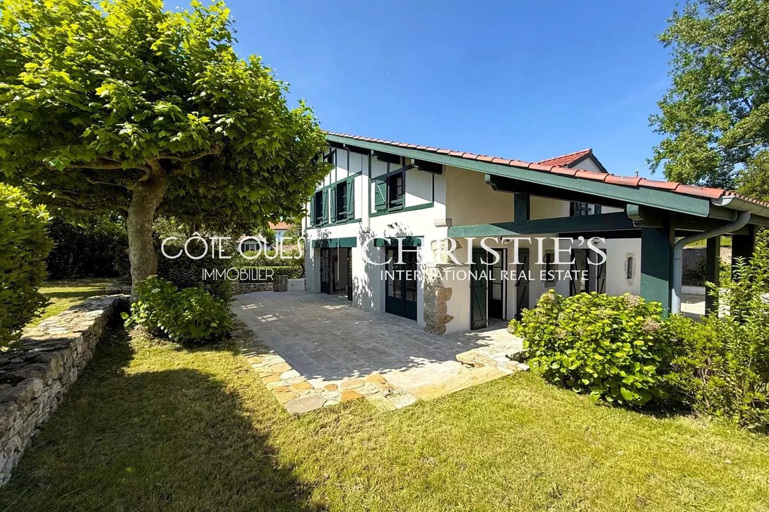 Villa in Bidart, Nouvelle-Aquitaine, France 1 - 11369523