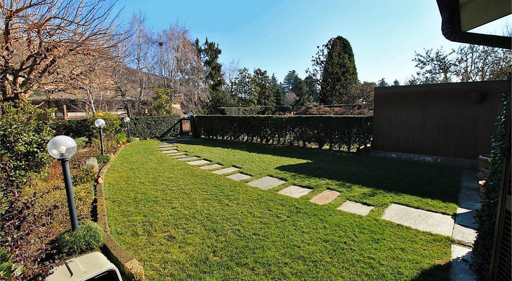 Villa in San Fermo della Battaglia, Lombardy, Italy 2 - 15802108