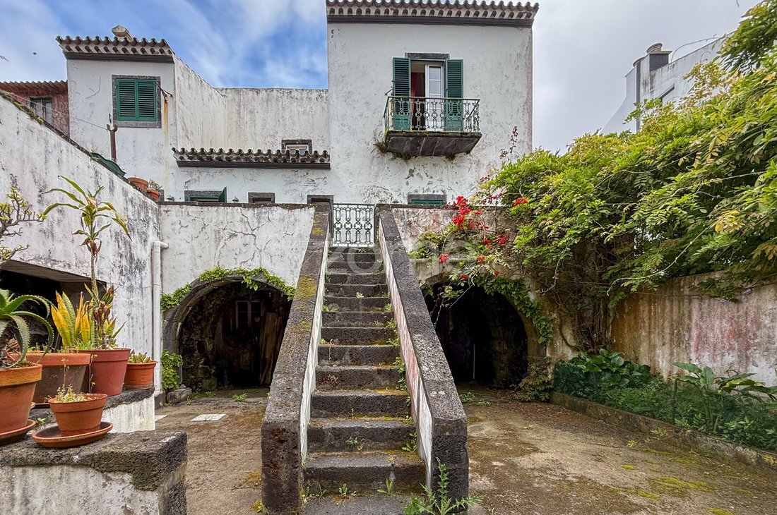 House in Ponta Delgada (Sao Sebastiao), Azores, Portugal 1 - 15810238