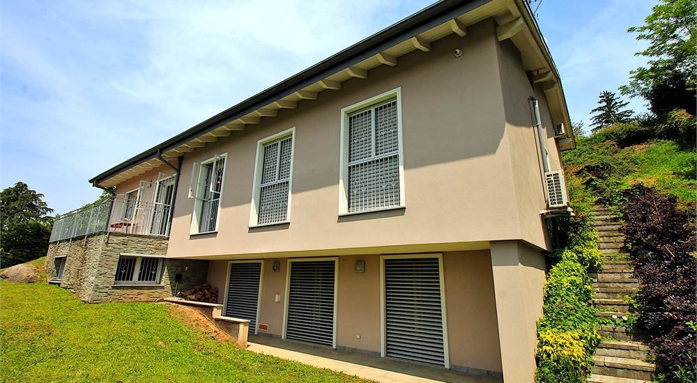 Villa in Oltrona di San Mamette, Lombardy, Italy 1 - 15802308